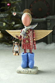 Статуэтка Ангел в валеночках и бордовой кофте с керосинкой