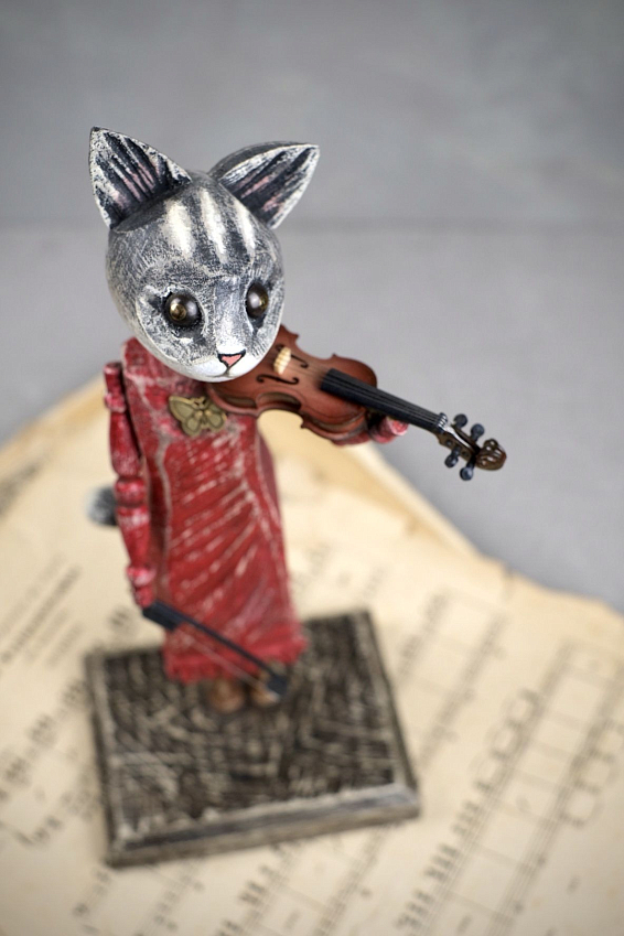 Статуэтка кошки со скрипкой