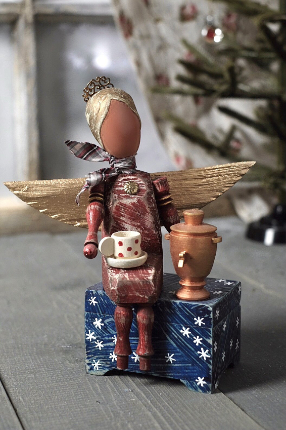 Ангел на шкатулке с чашечкой и самоваром
